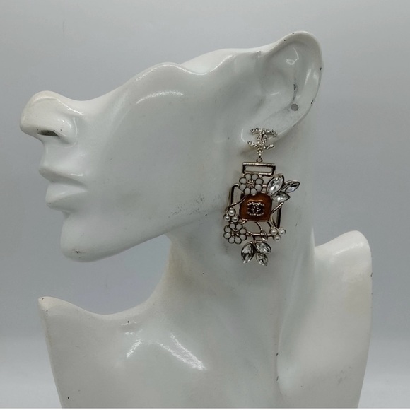 Chanel Vintage Floral Earrings - Picture 9 of 9